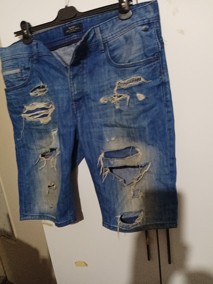 Koyu Mavi Yırtık Kot Şort - Görsel 2