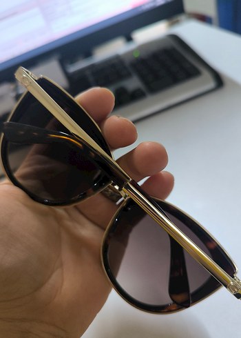 Klasik Şıklıkta Parlak Kahverengi Kadın Gözlüğü - Görsel 2