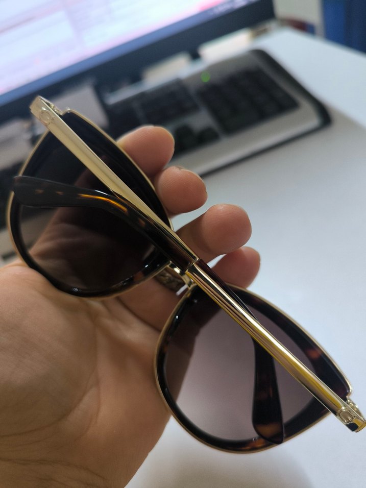 Klasik Şıklıkta Parlak Kahverengi Kadın Gözlüğü - Görsel 2