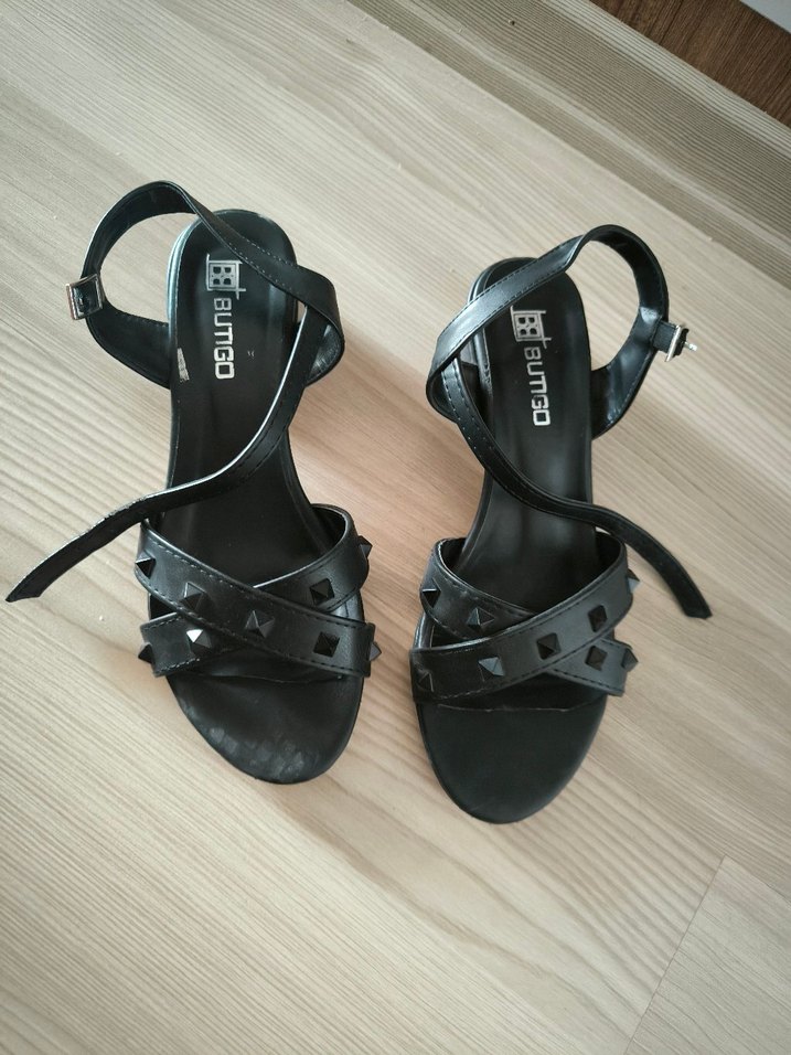 Butigo Siyah Tokalı Blok Topuklu Sandalet - Görsel 2