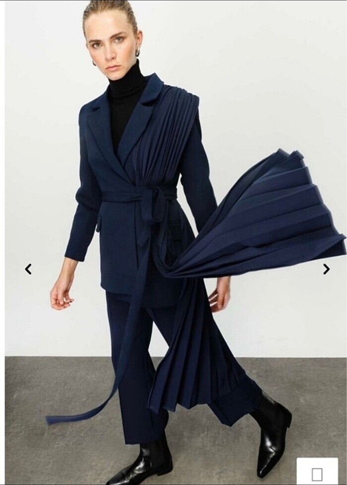 KUAD PLİSELİ CEKET - Görsel 3