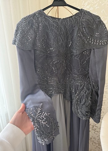 Hilal Oğuzkan tasarımı Gri İşlemeli Uzun Kollu Midi Abiye Elbise - Görsel 7