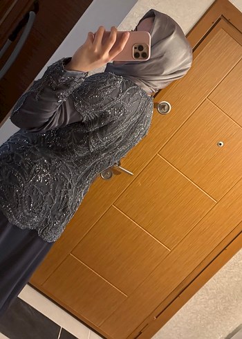 Hilal Oğuzkan tasarımı Gri İşlemeli Uzun Kollu Midi Abiye Elbise - Görsel 4