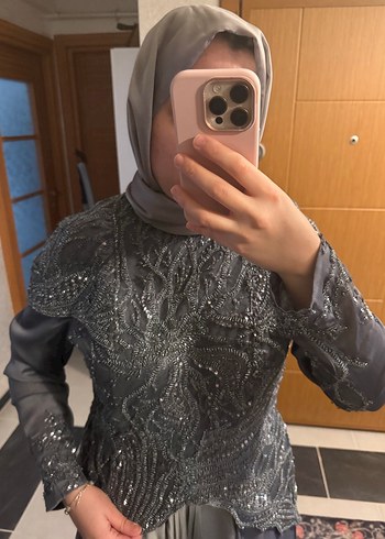 Hilal Oğuzkan tasarımı Gri İşlemeli Uzun Kollu Midi Abiye Elbise - Görsel 3