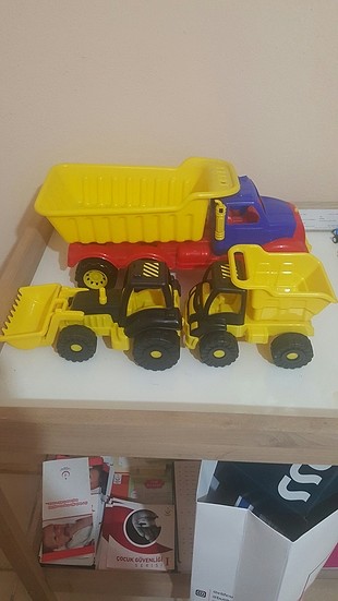 oyuncak kamyon ve dozer