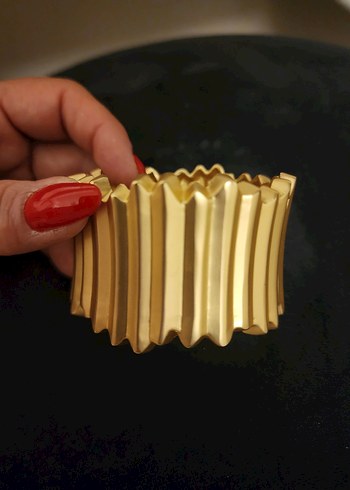 Mascara Pilise Detaylı Parlak Altın Kadın Bileklik