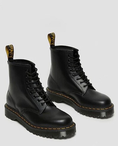 Dr. Martens bot