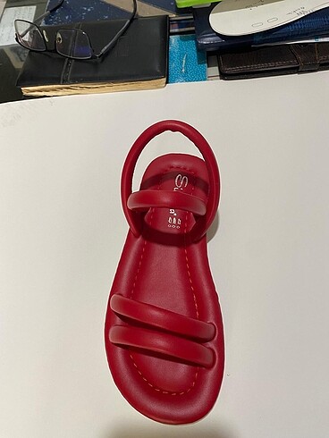 Pofuduk deri şık yazlık kadın sandalet