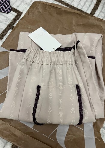 Bej Dantel Detaylı Kadın Midi Kumaş Pantolon - Görsel 3