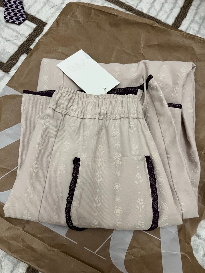 Bej Dantel Detaylı Kadın Midi Kumaş Pantolon - Görsel 3