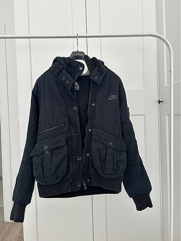 Nike Mont