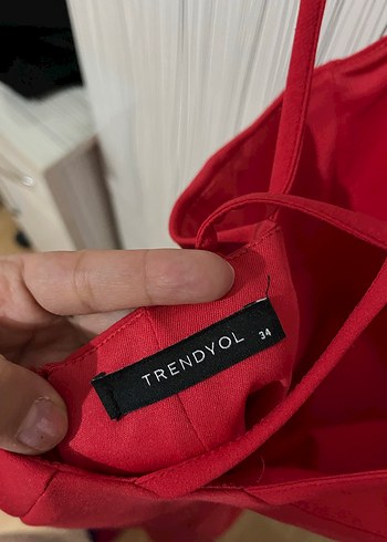 Kırmızı V Yakalı İnce Askılı Midi Elbise - Görsel 3