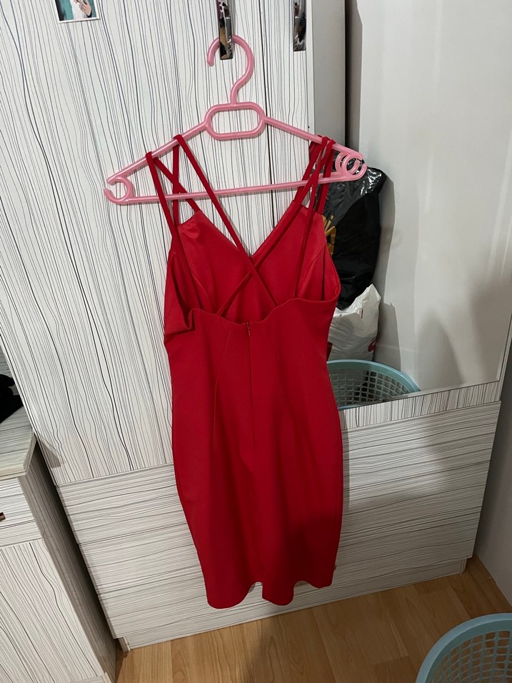 Kırmızı V Yakalı İnce Askılı Midi Elbise - Görsel 2