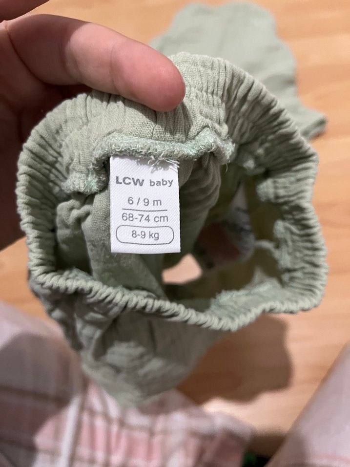 Düğmeli Kolsuz Yeşil Bebek Kıyafet Takımı - Görsel 3