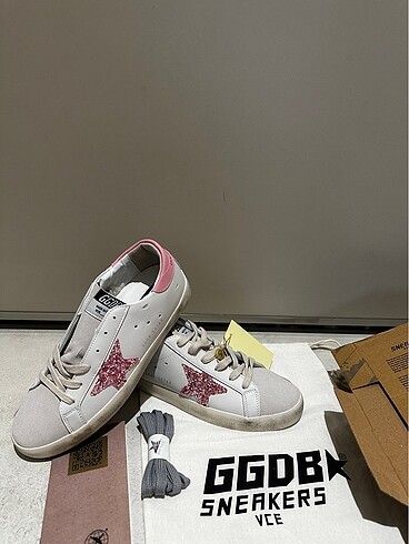 Golden Goose pembe