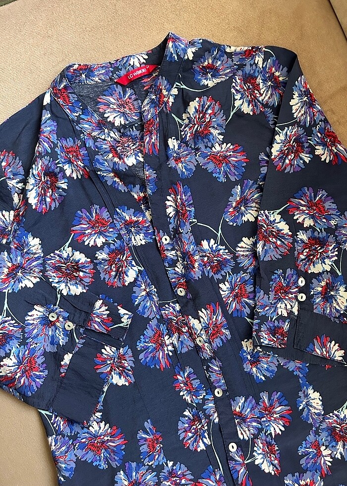 Çiçek Desenli Gömlek - Görsel 2