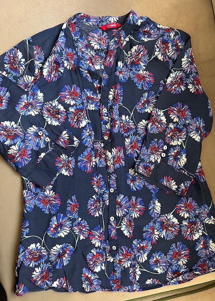 Çiçek Desenli Gömlek - Görsel 3