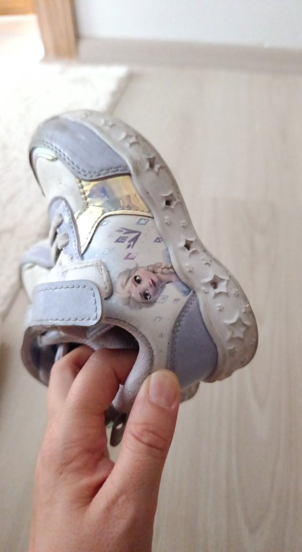 Kız Çocuk Beyaz Bağcıklı ve Cırt Cırtlı Spor Ayakkabı - Görsel 5