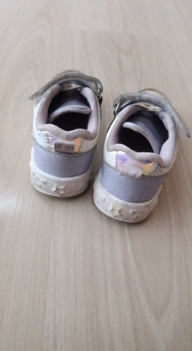 Kız Çocuk Beyaz Bağcıklı ve Cırt Cırtlı Spor Ayakkabı - Görsel 3