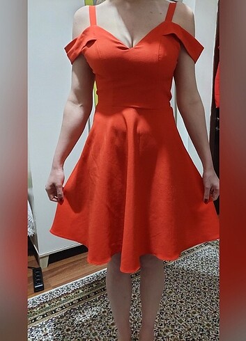 Kısa gece elbisesi