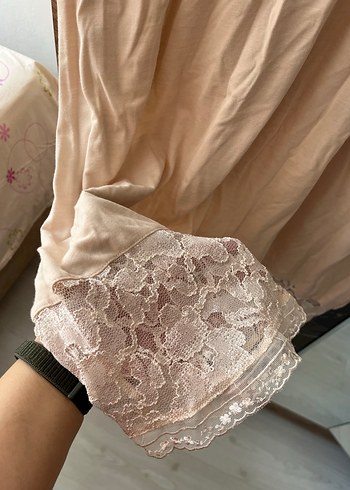 Nakış Detaylı Uzun Bej Lohusa Geceliği - Görsel 4