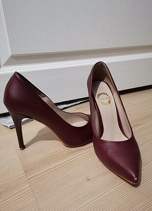 Bordo ince topuk