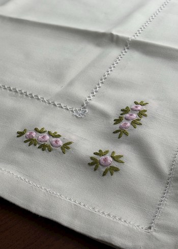 Nakışlı Çiçek Desenli Kare Örtü - El Nakışlı - Görsel 5