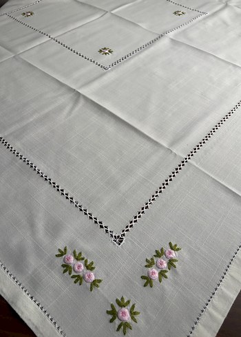 Nakışlı Çiçek Desenli Kare Örtü - El Nakışlı - Görsel 2