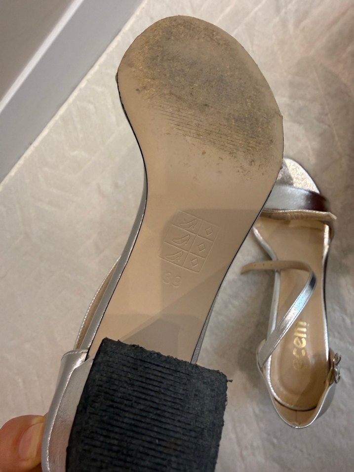 Gri Metalik Tokalı Blok Topuk Abiye Ayakkabı - Görsel 3