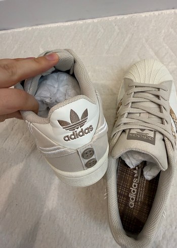 Yılan Desenli Gri Bağcıklı Kadın Spor Ayakkabı - Görsel 5