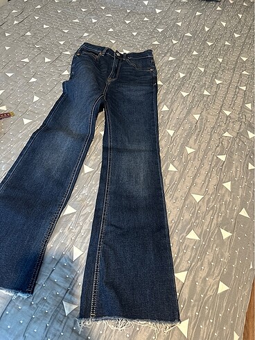 34 Beden lacivert Renk Stradivarius 34 beden pantolon