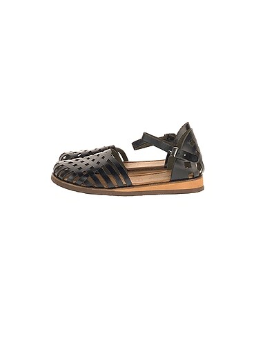 Derimod Sandalet %70 İndirimli.