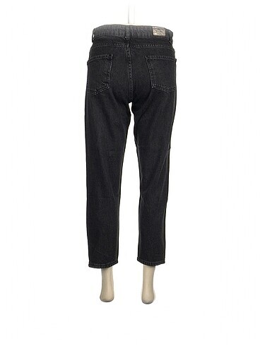 28 Beden PreLoved Kısa Pantolon %70 İndirimli.