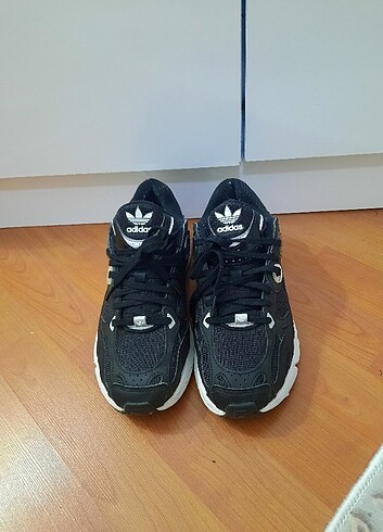 39 Beden Adidas Spor Ayakkabı