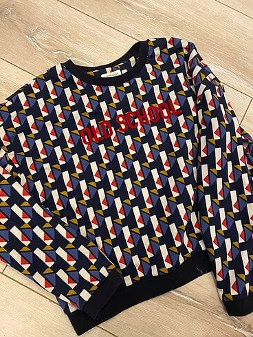 Sweatshirt