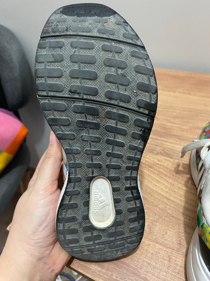 Adidas kız çocuk ayakkabısı 31/5 numaradır - Görsel 4