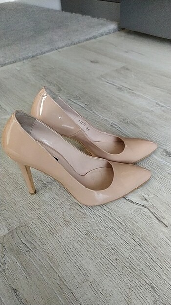 Bej renk stiletto ayakkabı