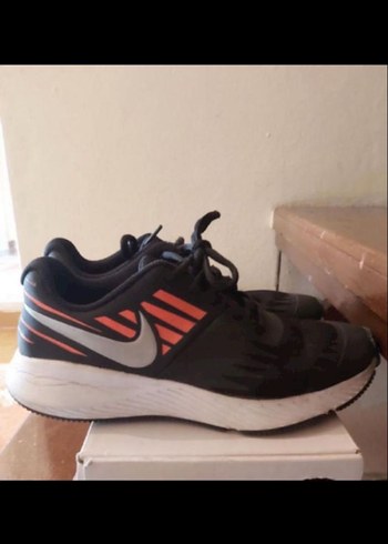 Nike Siyah Neon Bağcıklı Spor Ayakkabı