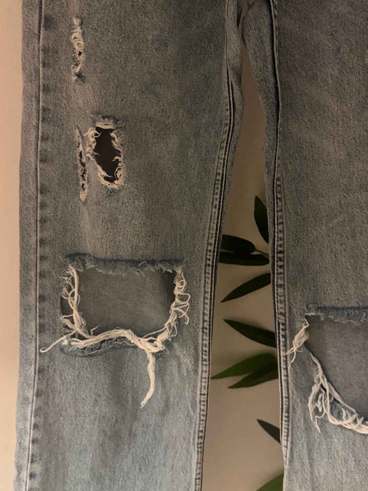 Gri Yırtık Detaylı Bol Kesim Denim Pantolon - Görsel 2