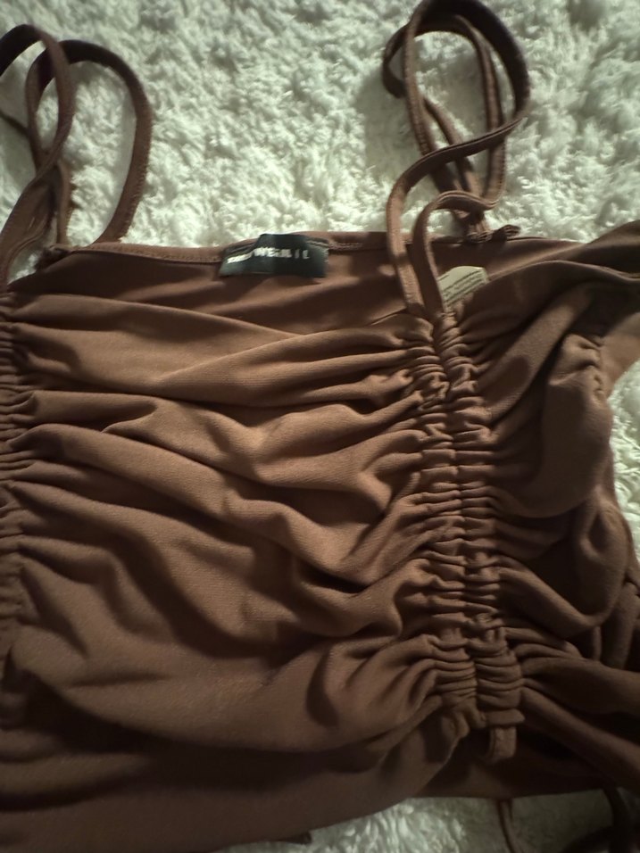 Kahverengi Drapeli Askılı Crop Top - Görsel 3