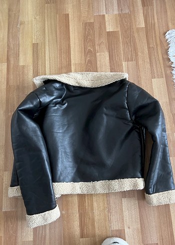 Pull and Bear Siyah Deri Kürklü Kadın mont