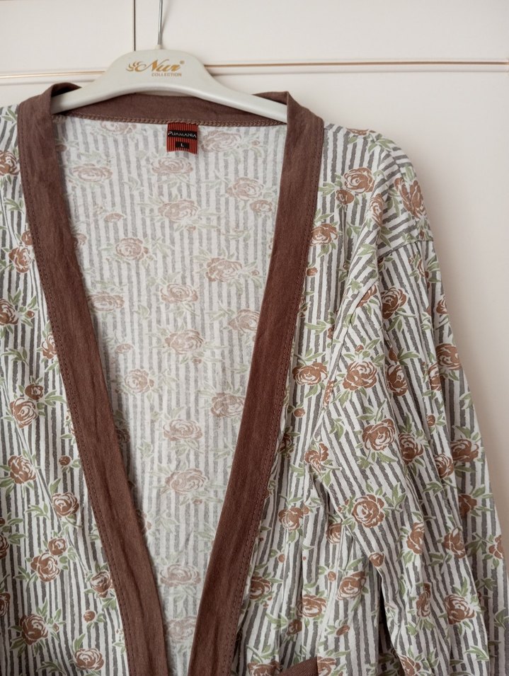 Uzun Bol Kesim Bej Kadın Sabahlık - Görsel 2