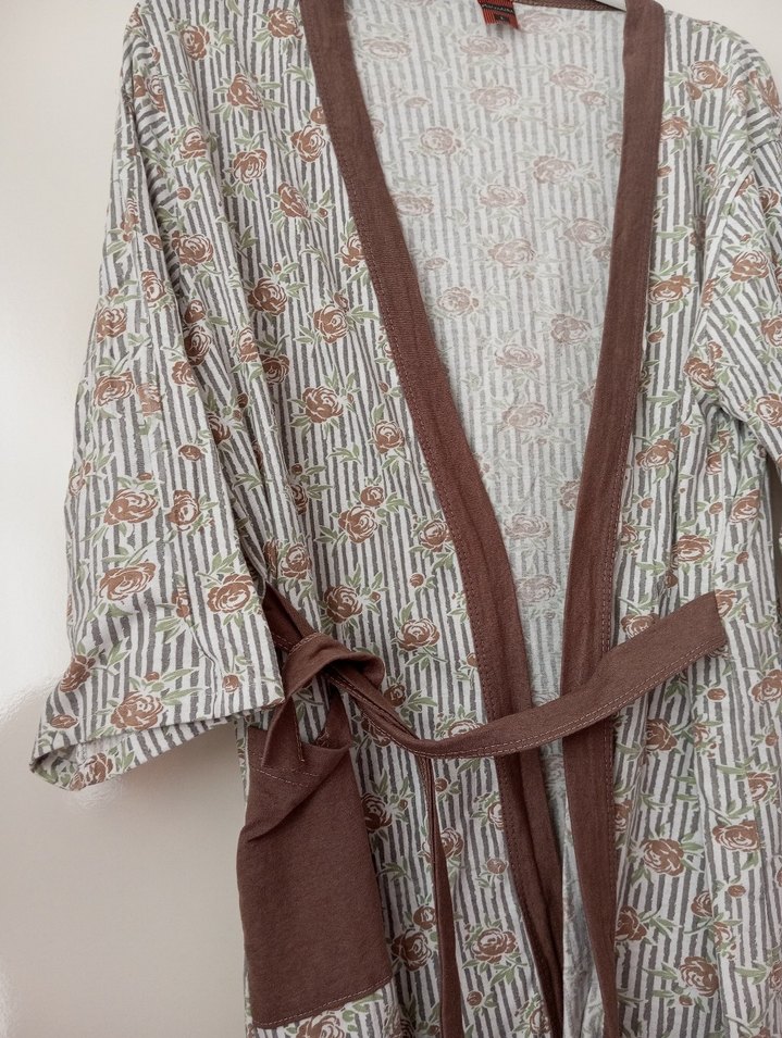 Uzun Bol Kesim Bej Kadın Sabahlık - Görsel 3