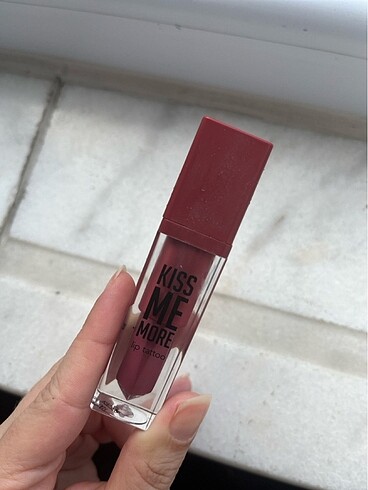 Kiss me more