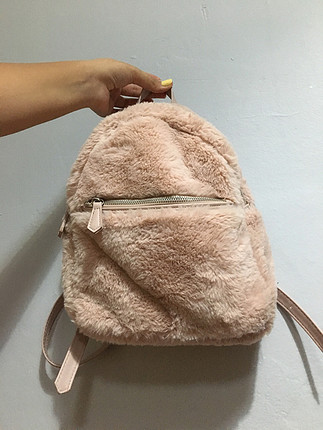 Pembe tüylü sırt çantası