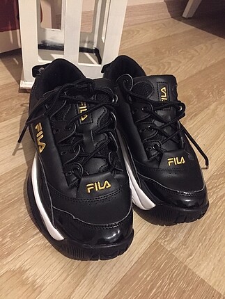 Fila ayakkabı