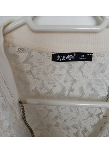 Dantel Detaylı Beyaz V Yaka Kadın Ceket - Görsel 2