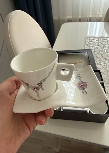 Pastel Renkli Çiçek Desenli Beyaz Kahve Fincanı - Görsel 2