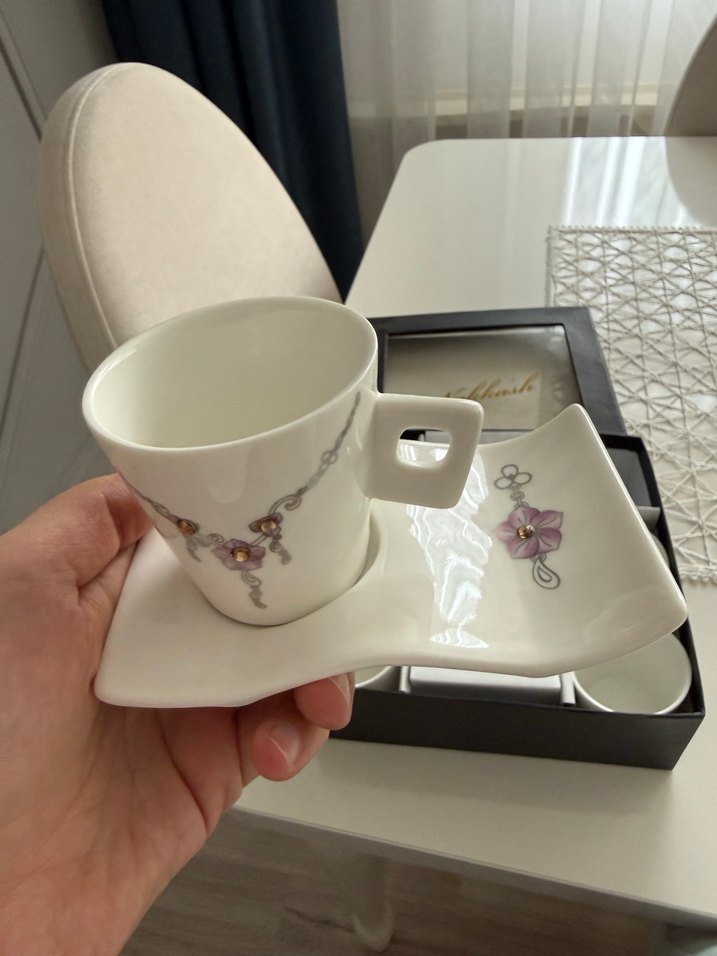 Pastel Renkli Çiçek Desenli Beyaz Kahve Fincanı - Görsel 2