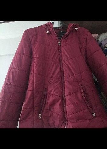 Cherry Red Bershka Mont 